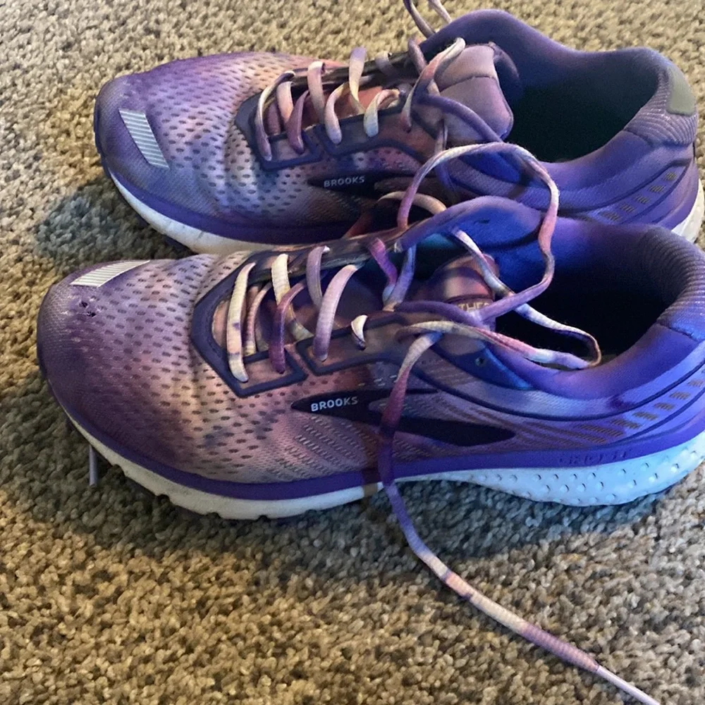 Womens Brooks size 8 - Picture 2 of 7